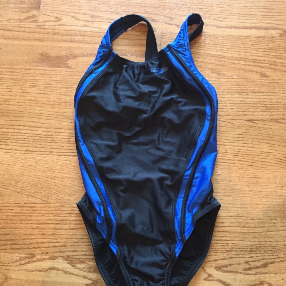 One piece swimsuit!💙With cut out on the back!